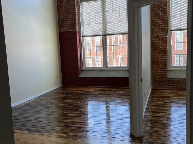 Victoria Riverside Townhouse Lofts — Photo 36
