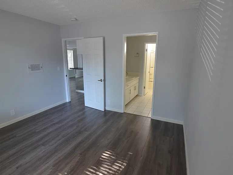 11901 Venice Blvd #7 — Photo 4
