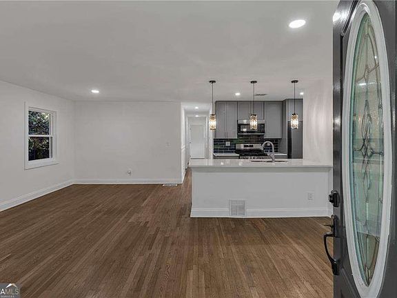 4th image of 2484 Ortega Way