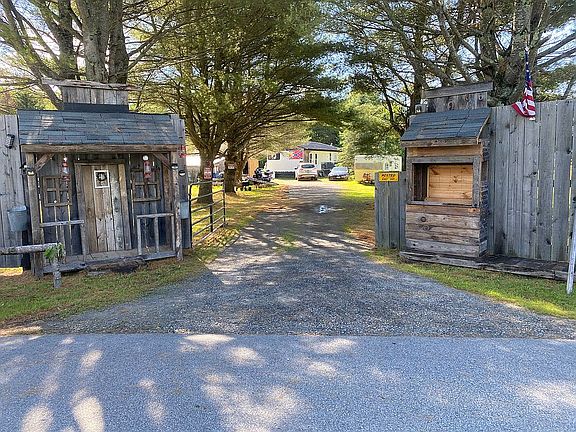 Entrance of driveway 
