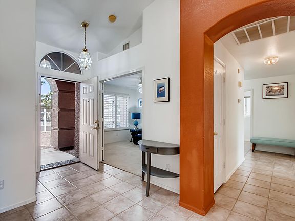 4th image of 2507 E Taro Ln
