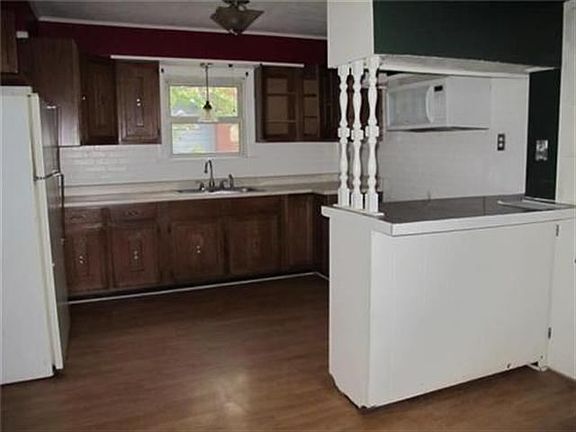 3rd image of 4642 Greeley Ave