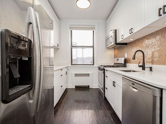 2nd image of 104 Palisade Ave APT C2