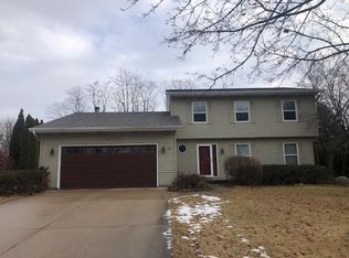 561 Mary Knoll Ln, Watertown, WI 53098