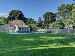 11 Jennys Ln, Barrington, RI 02806