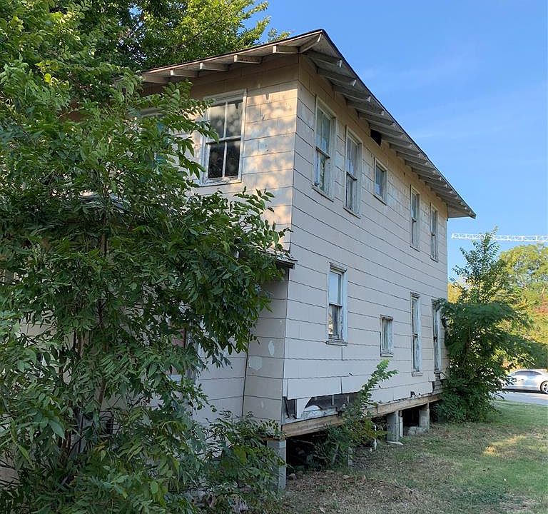 2nd image of 1121 Saint Louis Ave