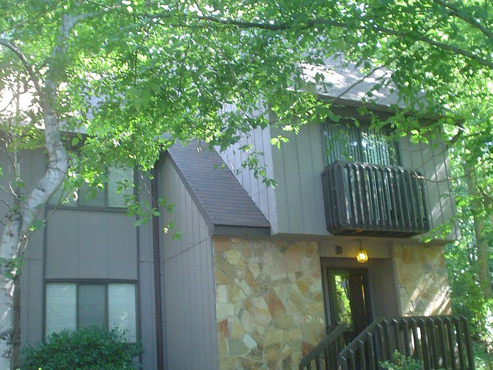 2 level 3 or 4 bedroom townhouse