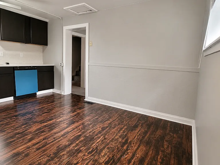 216 N Bradford Ave — Photo 3