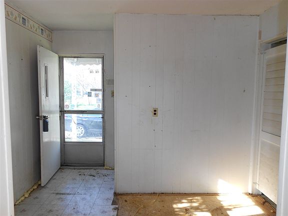 5th image of 1530 Johnson St