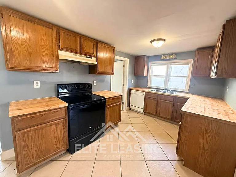 505 SE Fairfax St — Photo 3