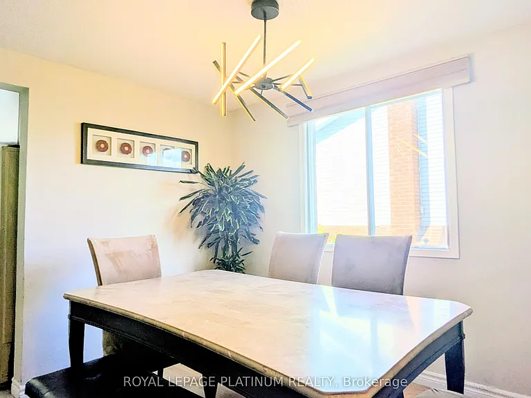 630 Pinerow Cres — Photo 16