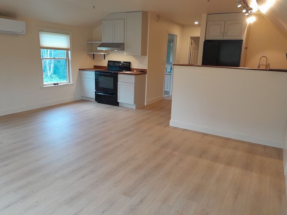 1st image of 301 Ledge Rd #1
