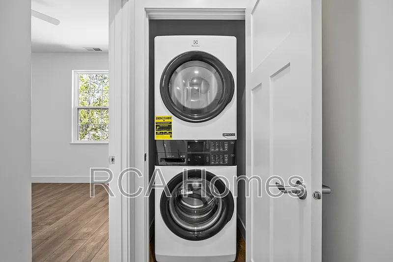 2 bed, 1.5 bath, $1,550 — Photo 4
