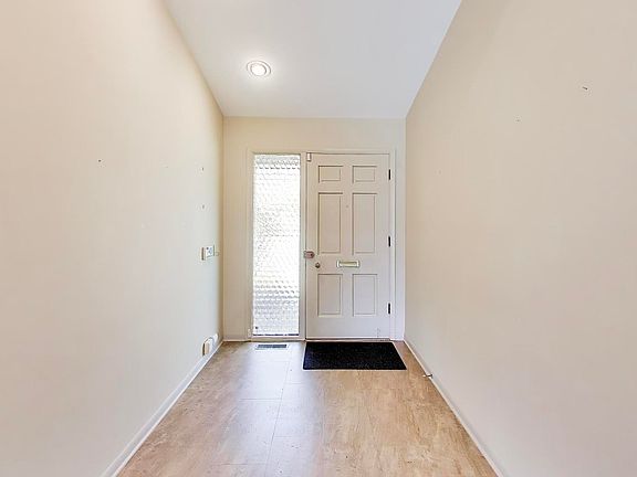 5th image of 900 Stonegate Dr