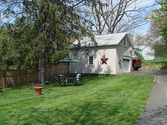 Large level play yard