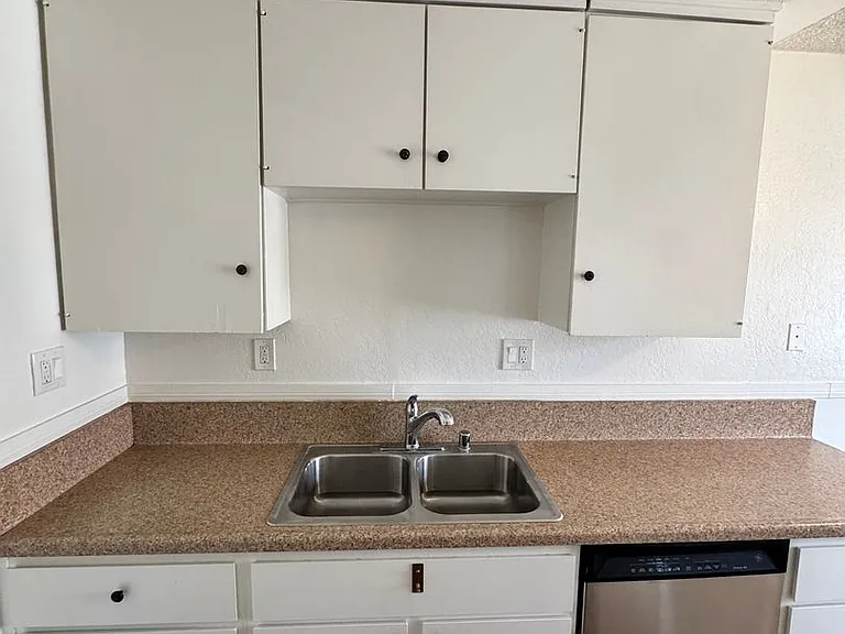 3951 Howard Ave — Photo 8