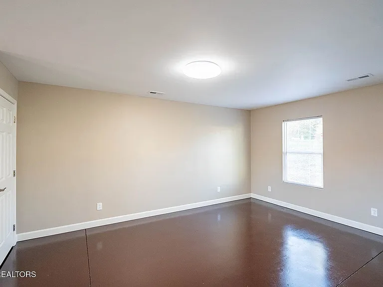 106 E Maire Ave — Photo 22