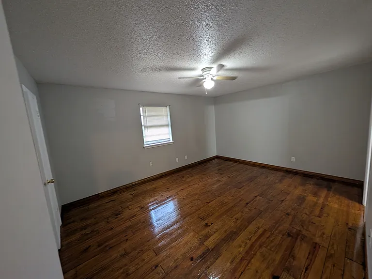1305 Rebecca Ln — Photo 17