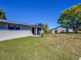 912 Lake Smoky Rd, Sevierville, TN 37876