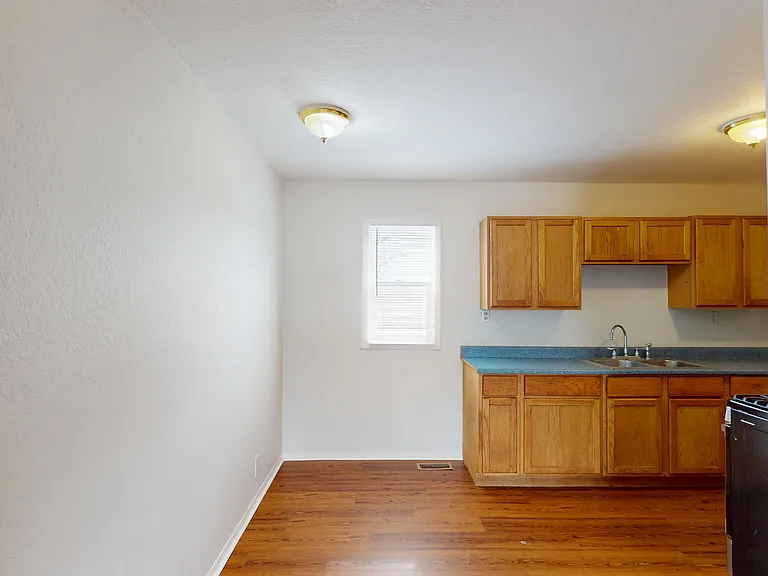 211 W North East St — Photo 5