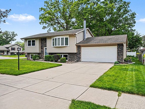 4th image of 2801 Crabapple Ln
