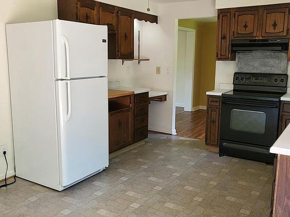 3rd image of 377 Norton Ave