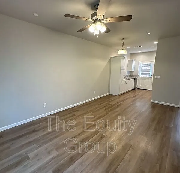 505 S Summit St #103 — Photo 3