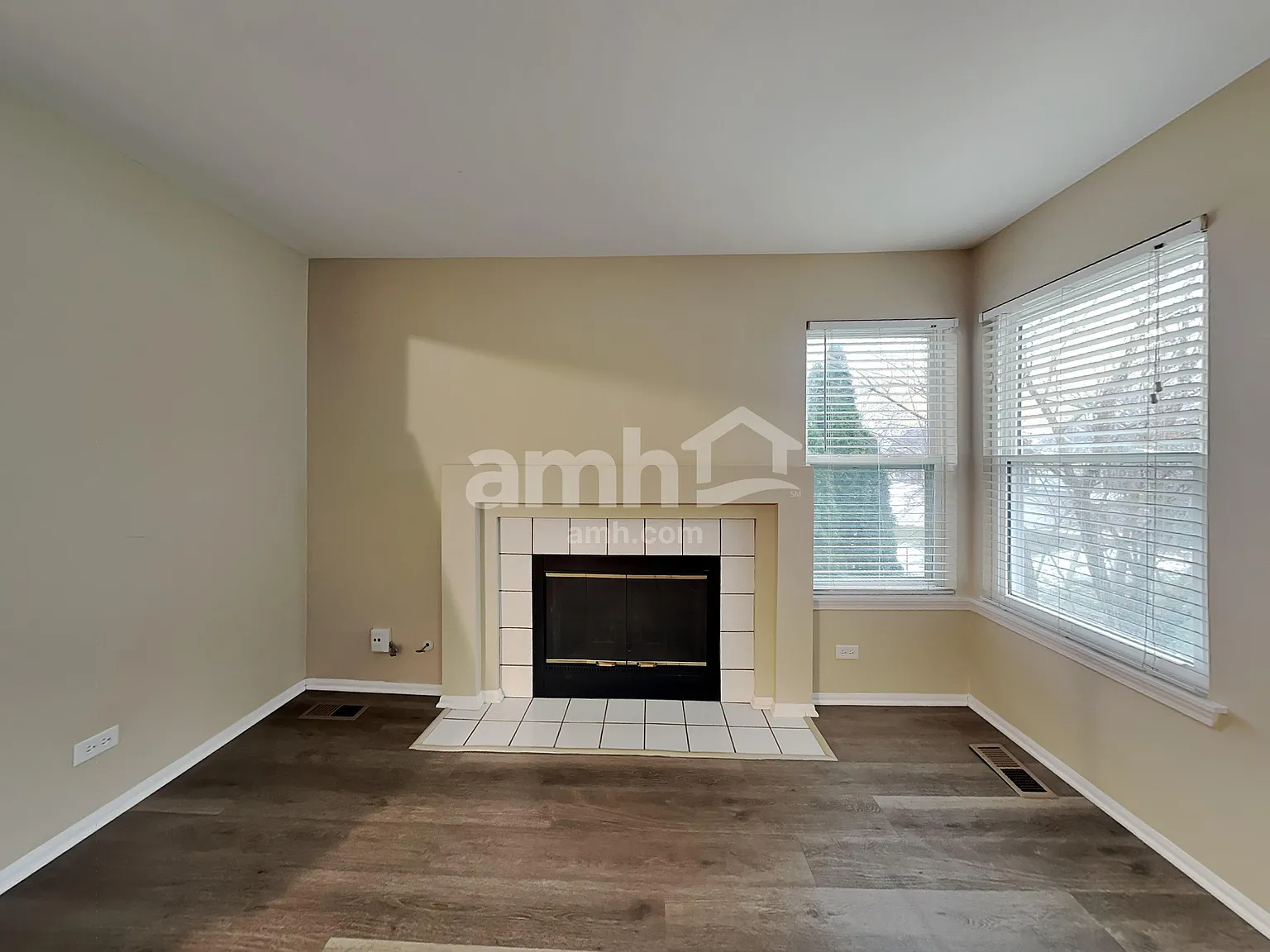 4 bed, 2.5 bath, 1431 sqft, $2,955 — Photo 4