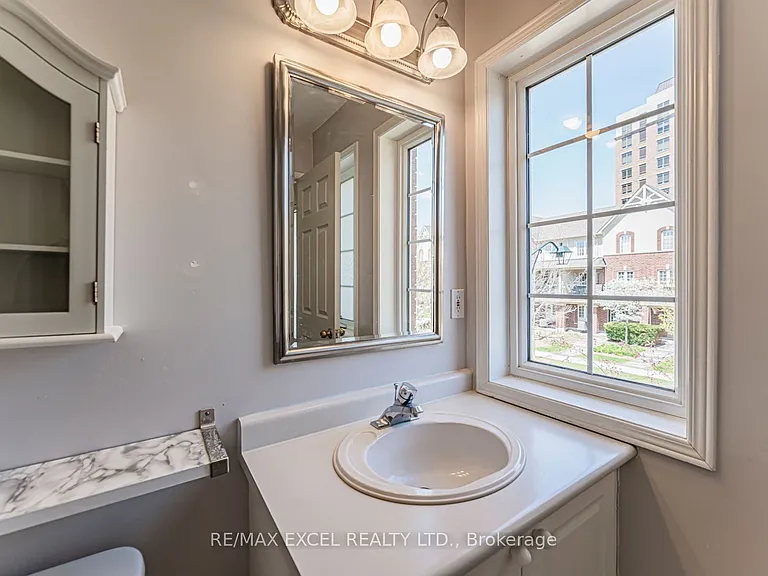 98 Georgian Dr — Photo 18