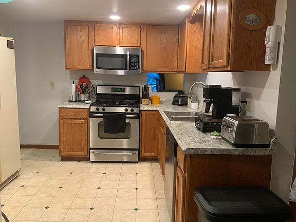 3rd image of 1009 Cotey St