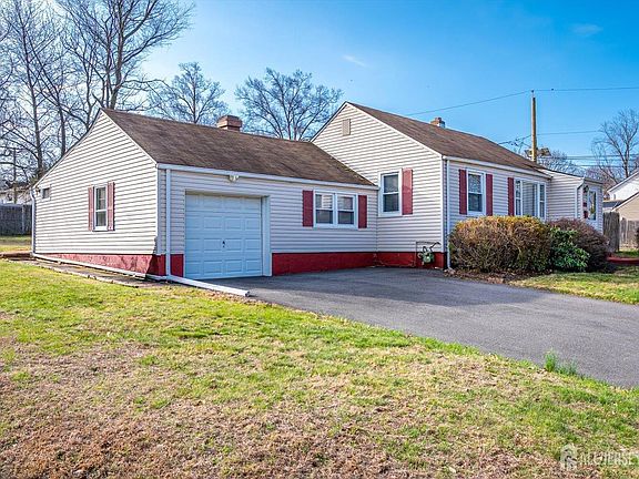 2nd image of 105 E Cliff Rd