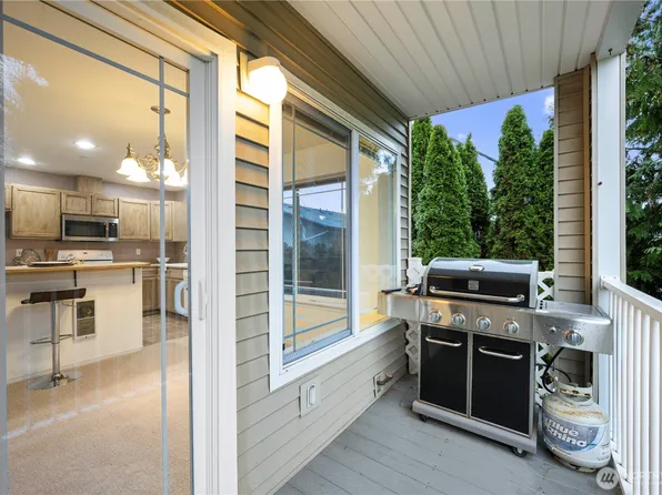 10025 9th Avenue W #D201, Everett, WA 98204