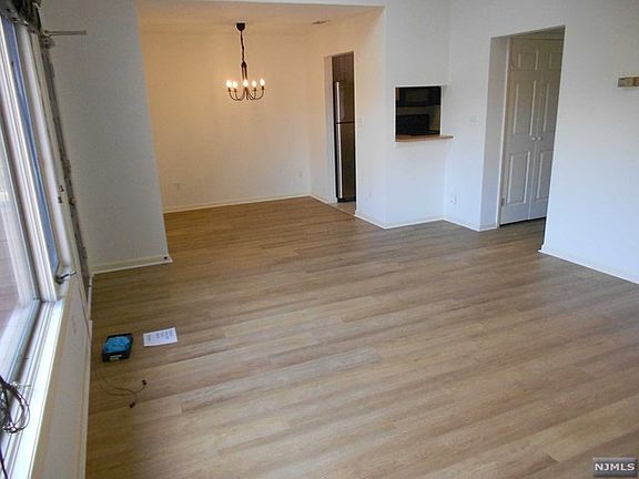 3rd image of 224D Washington Ave #224D