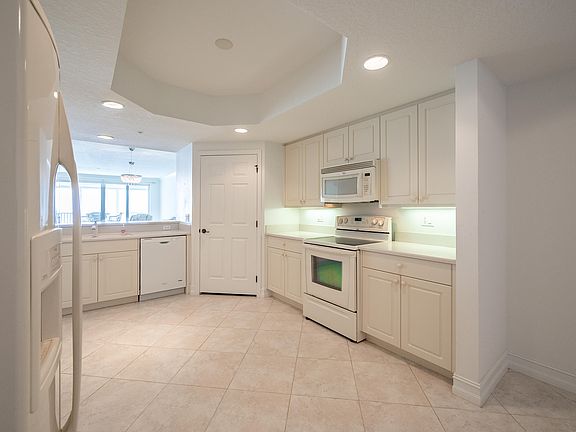4th image of 3 Indian River Ave APT 502
