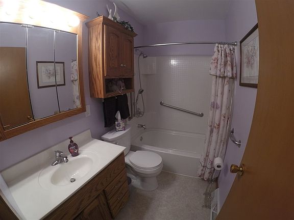 4th image of 221 Marie Ave