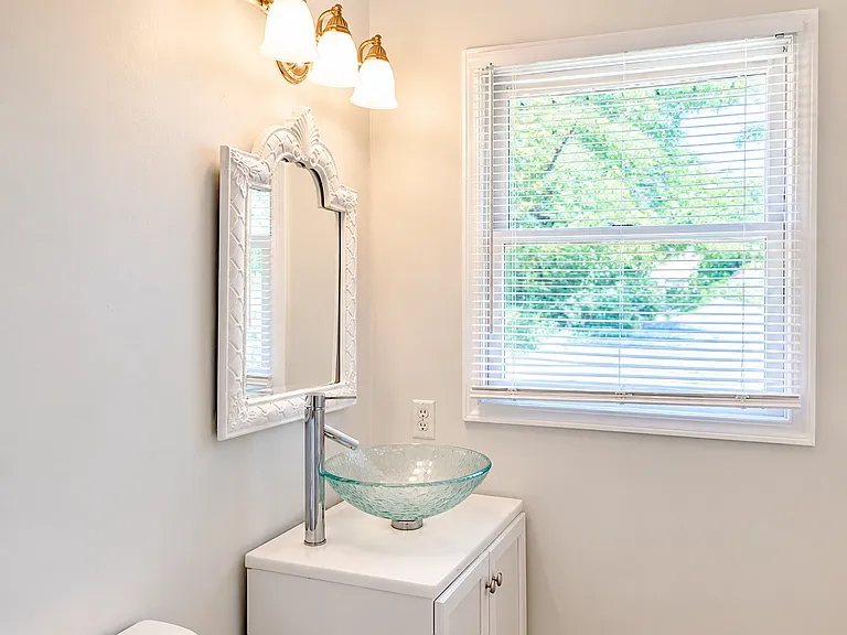 303 Rutherford Ave NW — Photo 29