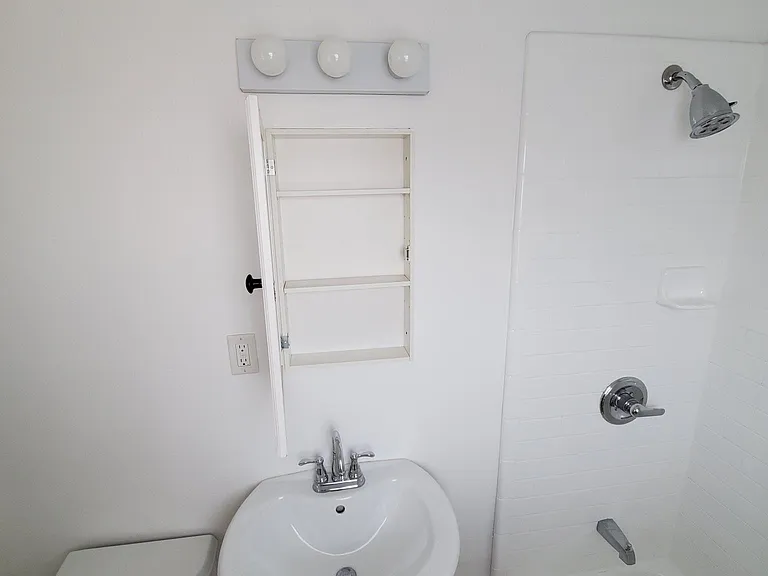 1728 1/2 6th Ave — Photo 8