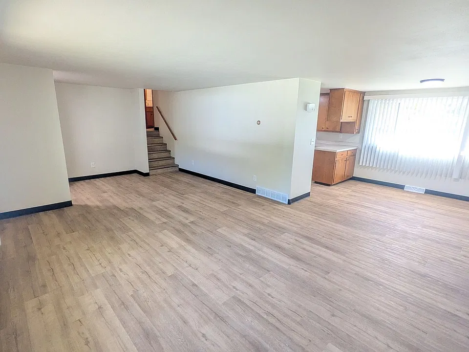 3002-3004 Albert Dr