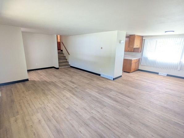 3002-3004 Albert Dr