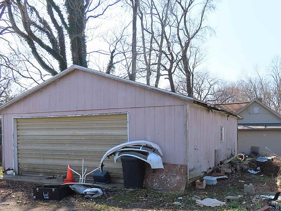 4th image of 1826 S Bosse Ave