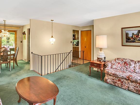 4th image of 511 Semple Dr