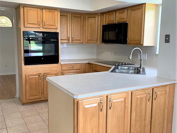 5th image of 3 Oxford Ln #3