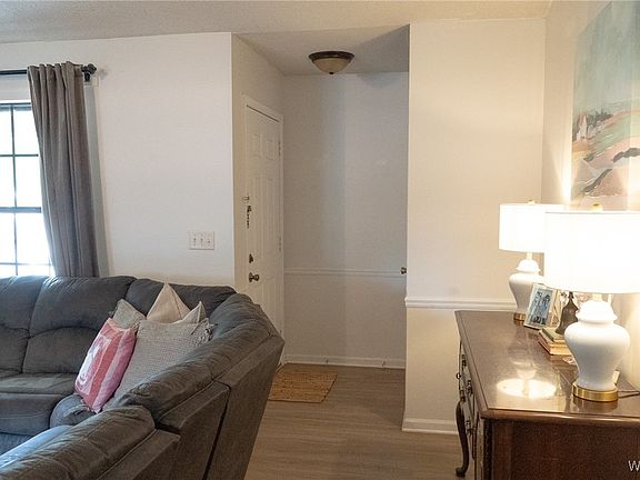 5th image of 961 Maplewood Dr