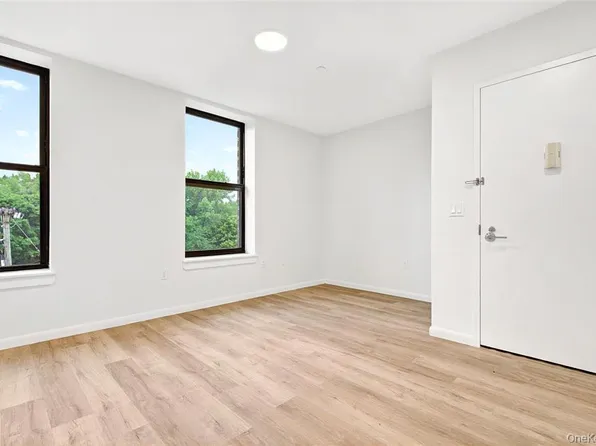 1715a Lacombe Avenue image 9 of 29