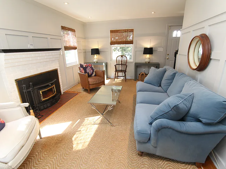 2713 Arcola Ave — Photo 2