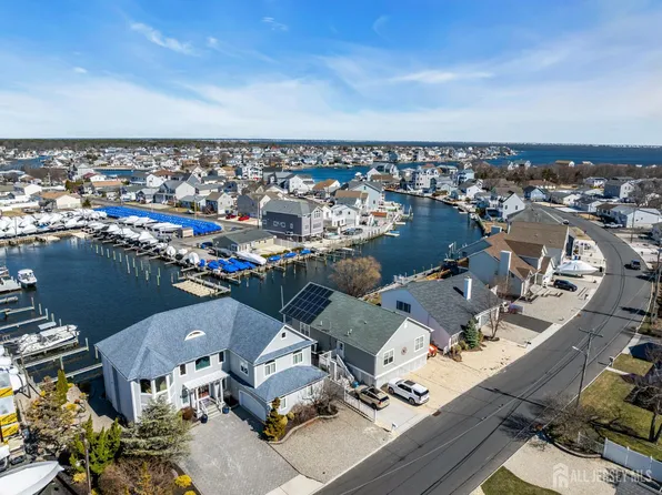 3110 Windsor Ave, Toms River, NJ 08753