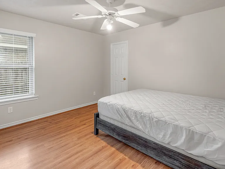 1209 Portsmouth Ct — Photo 12