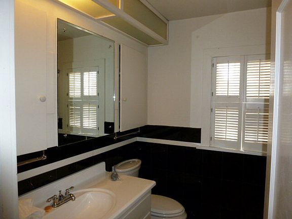 5th image of 3844 Carlile Ave