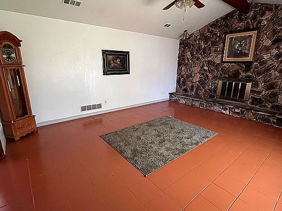 5th image of 606 Madison Ct