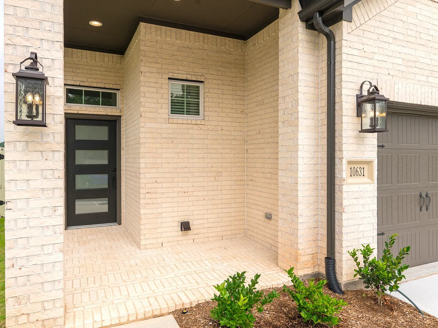 3 bed, 2.0 bath, 1702 sqft, $2,700 — Photo 4